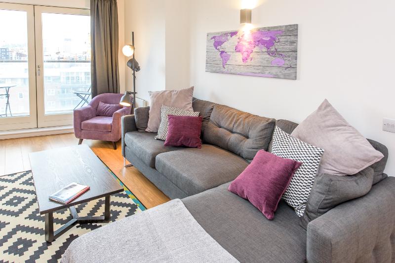 Approved Serviced Apartments Skyline Room