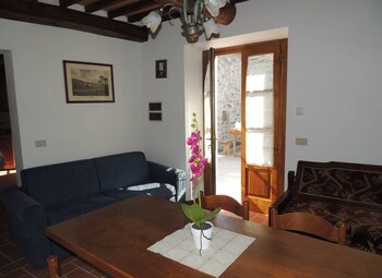 Borgo Fiorito Interior Entrance