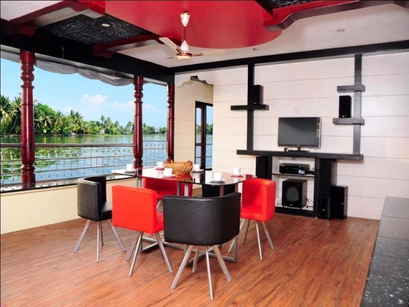 Vaishnav Houseboat 
