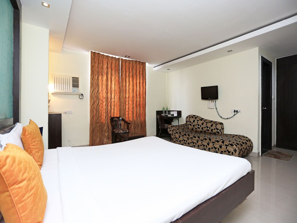 Oyo 3336 Hotel Mantri Residency Guestroom