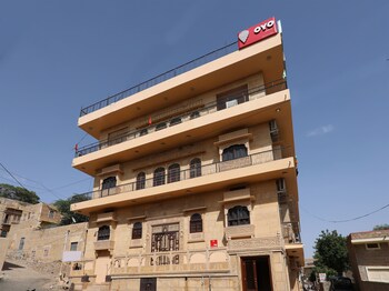 Oyo 1402 Hotel Prithvi Hotel Front