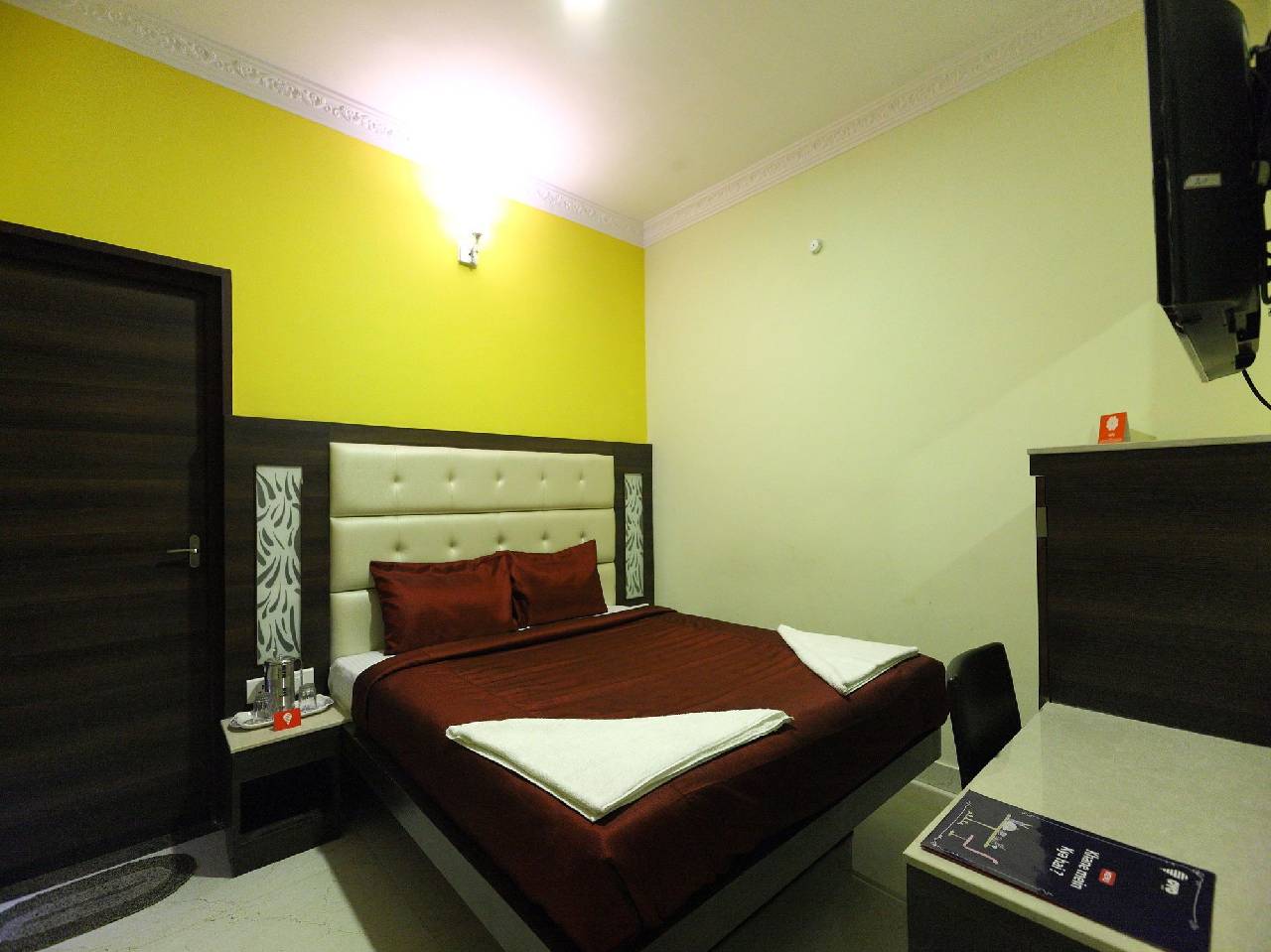 Oyo 7987 Hotel Carnation 