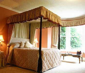 Glen Yr Afon House Hotel 