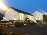 The Riverside Inn ( ریورسید این) 