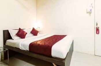 Hotel Saffron Inn Guestroom