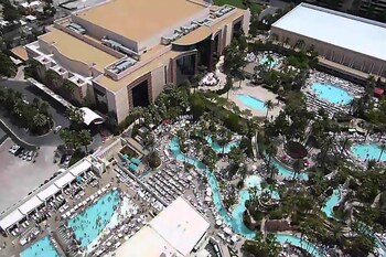 Aaa 3 Rooms 3 Bath Suite At The Signature Condo Hotel Outdoor Pool