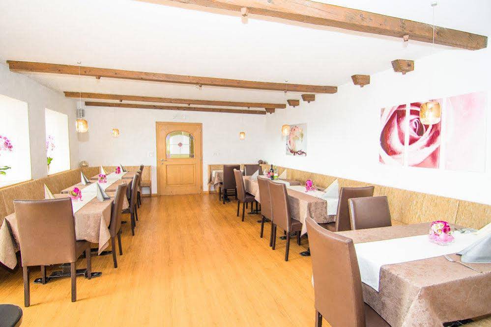 Hotel Fernblick (هتل فرنبلیک) 