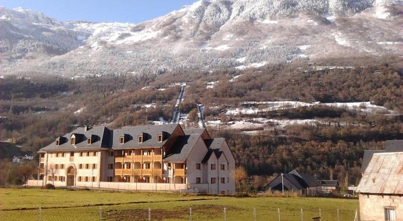 Domaine Val De Roland General view