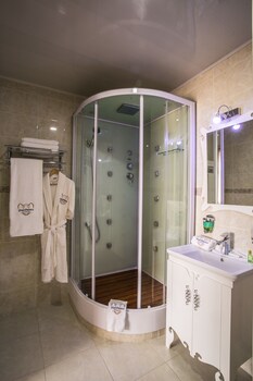 Shah Palace Hotel 