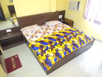 Hotel Gopi Vallabh Guestroom