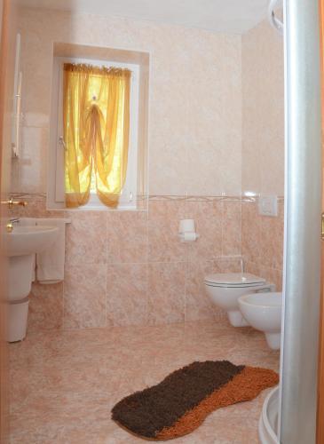 Hotel La Roccia (هتل لا روكسیا) 