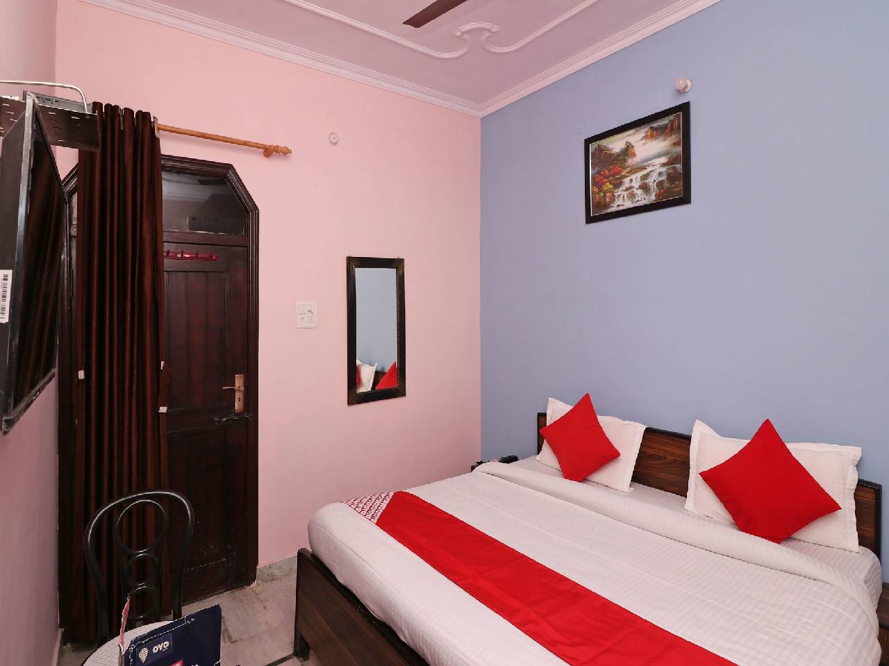 Oyo 13686 Rudraksh Hotel 