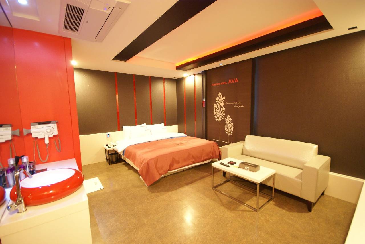 Ava Hotel Changwon (آوا هتل چانگوون) 