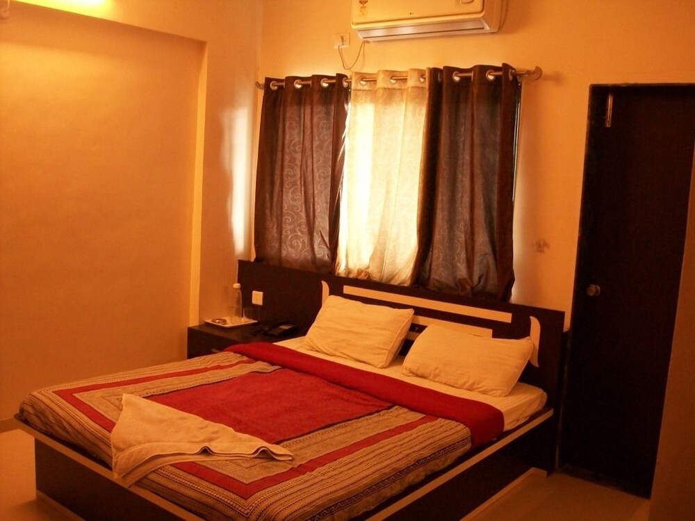 Hotel Yashraj Inn Guestroom