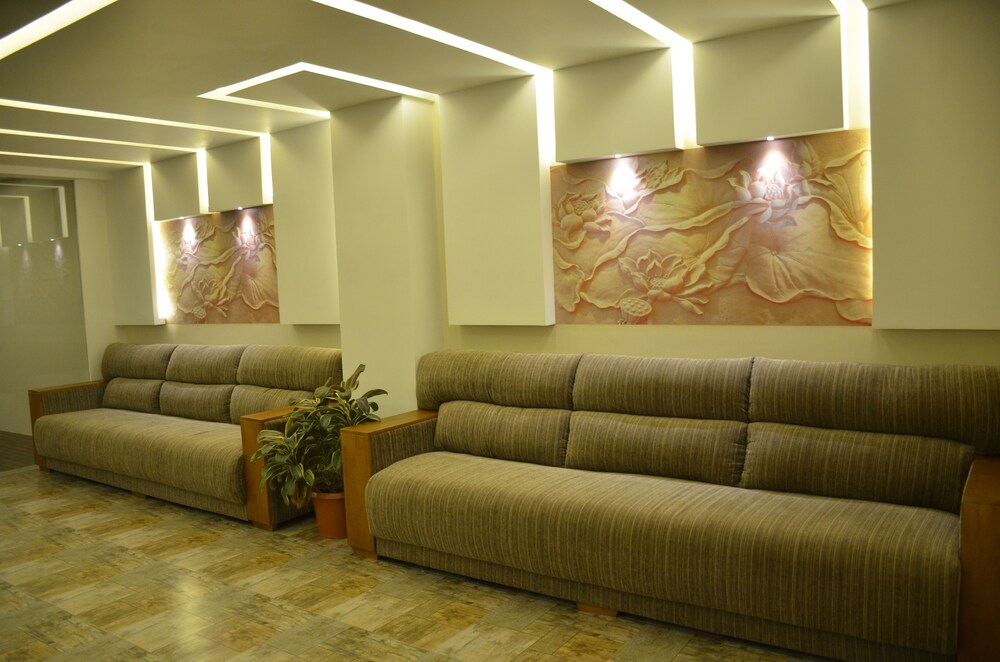Hotel Mansha Regency Staircase