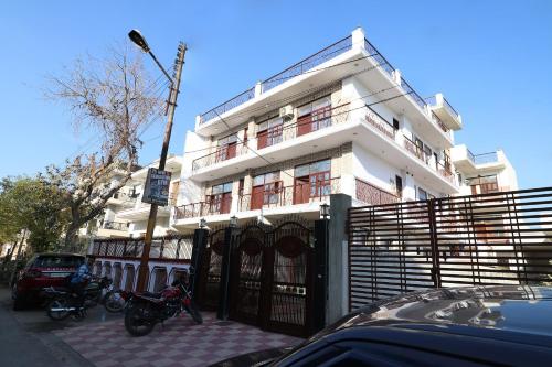 Oyo 12424 Diamond Castle 