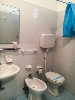 Hotel Morri Bathroom