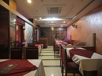 Oyo 11061 Hotel Awesome Restaurant