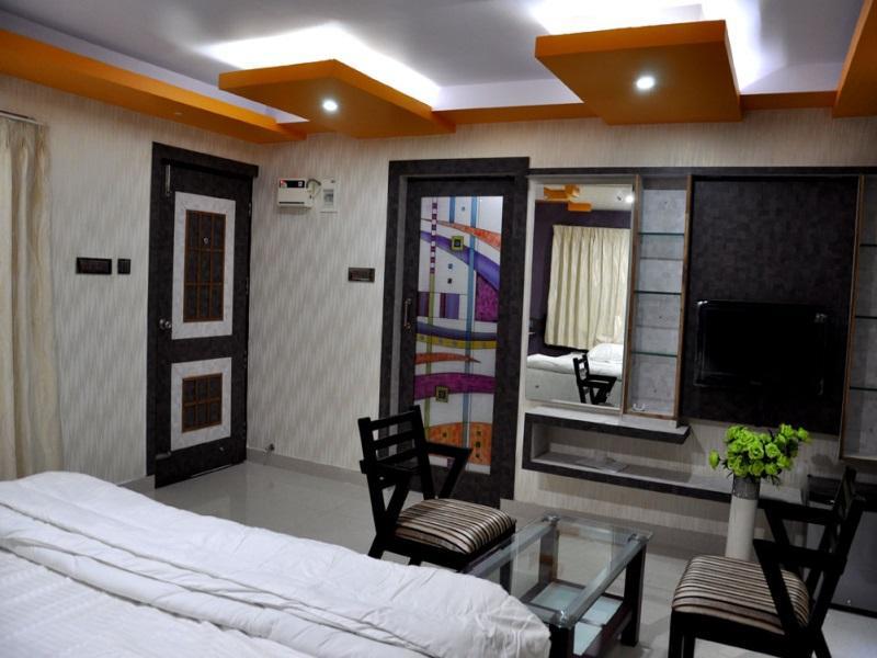 Hotel Av Comforts 