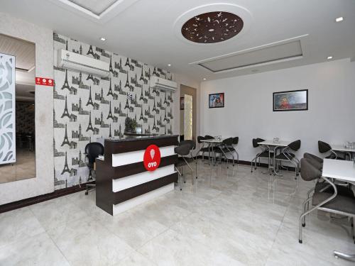 Oyo 10343 Hotel Heera Foods 