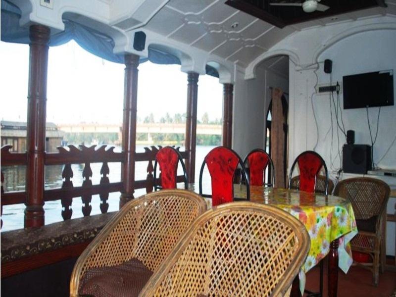 Alleppey Crystal Holidays Houseboat 
