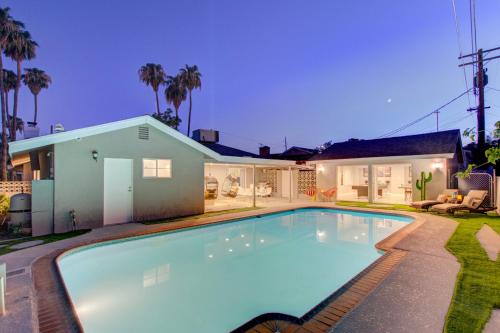 Las Vegas Luxury Modern Estate (لاس وگاس لاکچری مودرن استات) 