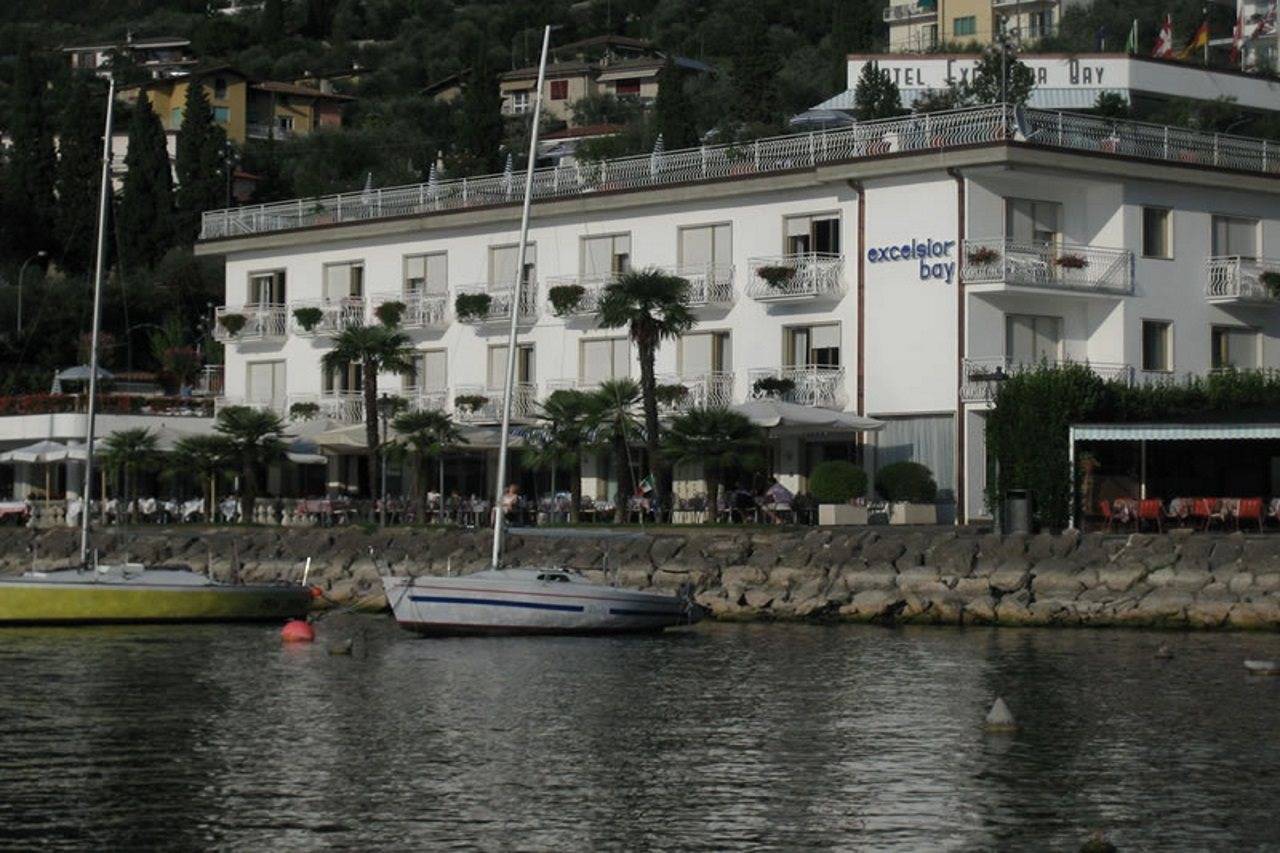 Excelsior Bay 