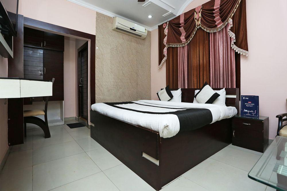 Oyo 8672 Hotel Friends 