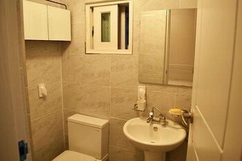 Seogwipo Seongsan Evergreen Pension Bathroom
