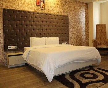 The Royal Paradise Guestroom