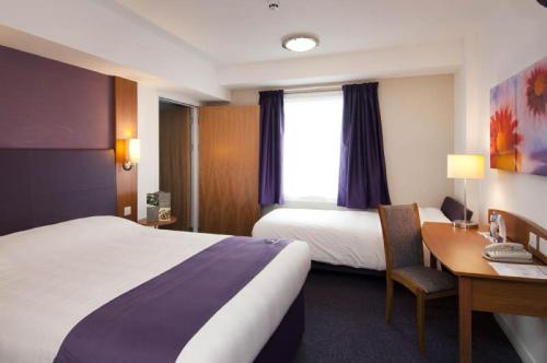Premier Inn Manchester Airport Runger Lane South 