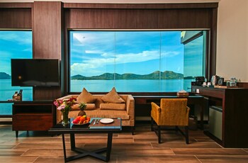 Two Seasons Coron Bayside Hotel (توو سیزنس كورون بیسید هتل) Guestroom