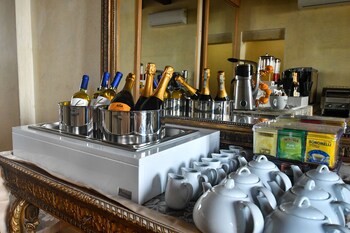 Castello Castriota Scanderbeg Suites De Charme Food and Drink
