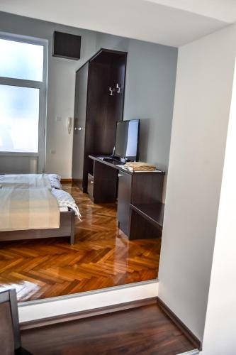 Modena Apartments 