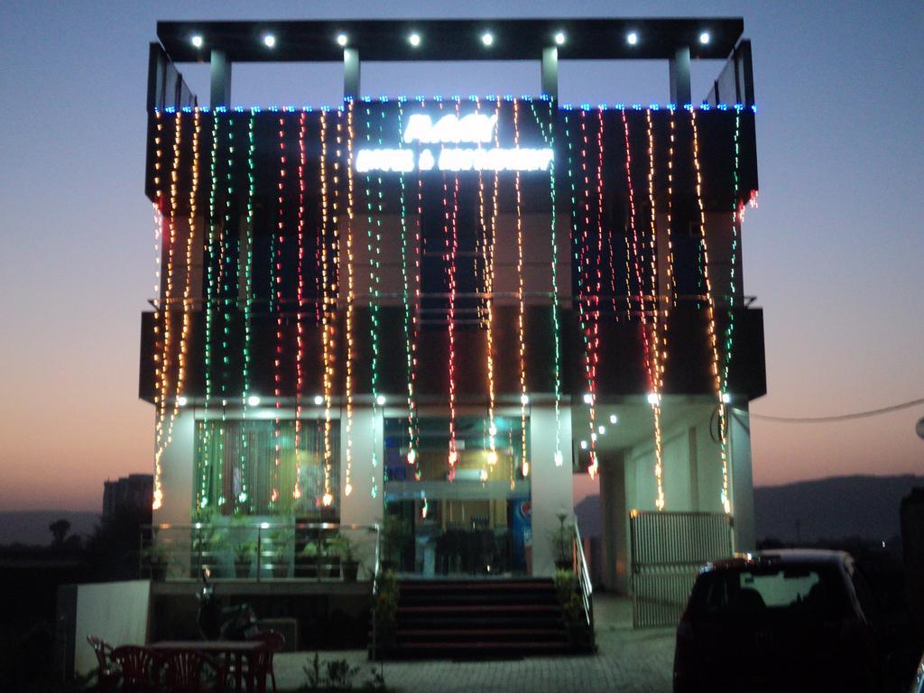 Maan Hotel And Restaurant 