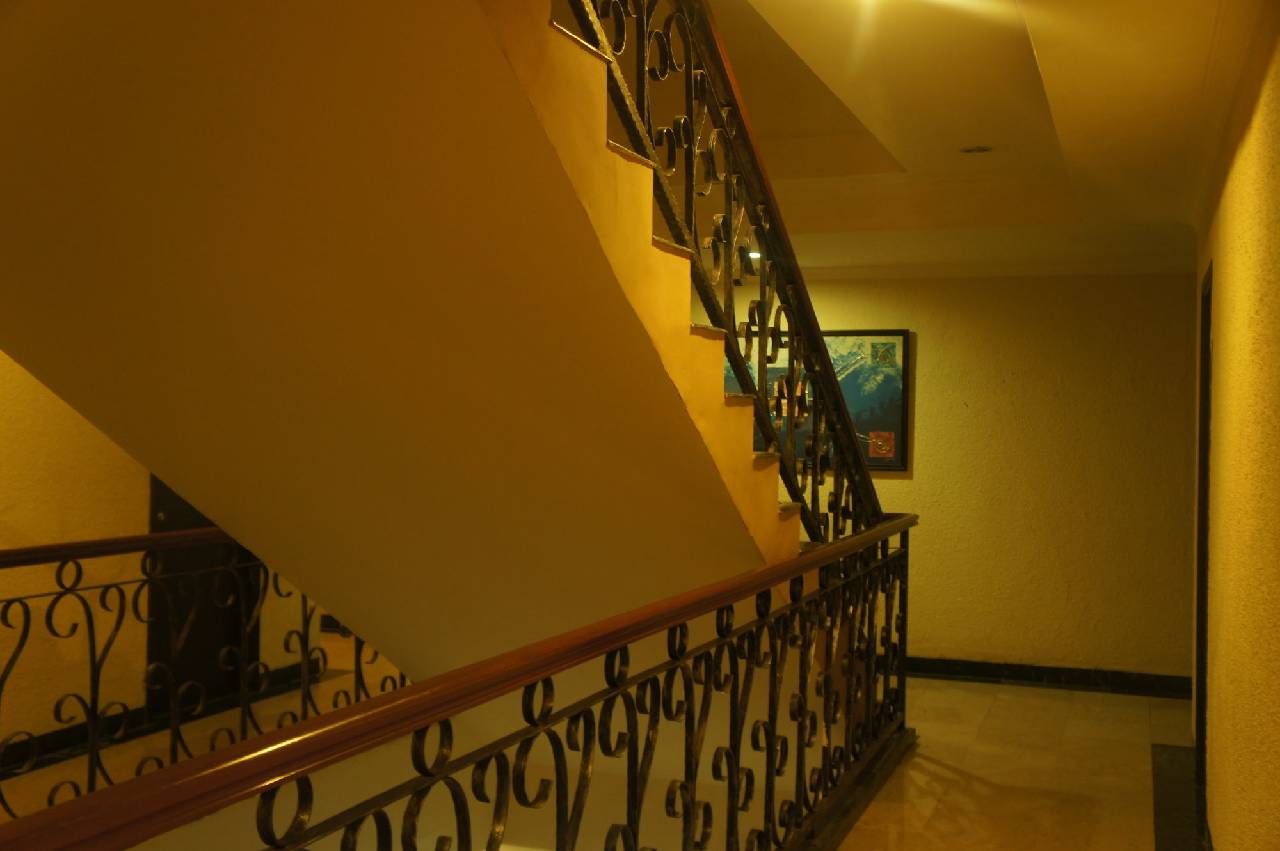 Sky View Hotel (اسکای ویو هتل) 