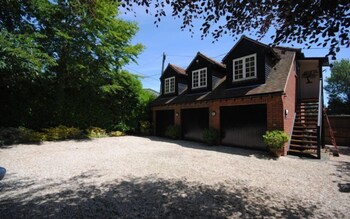 Oldbury Cottage Easthampnett 358958 Hotel Front
