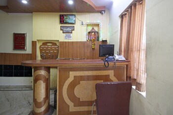 Oyo 7147 Hotel Madhur Regency Reception