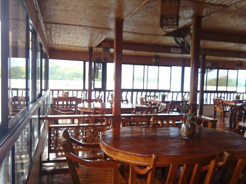 Amphibi Ko Resort 