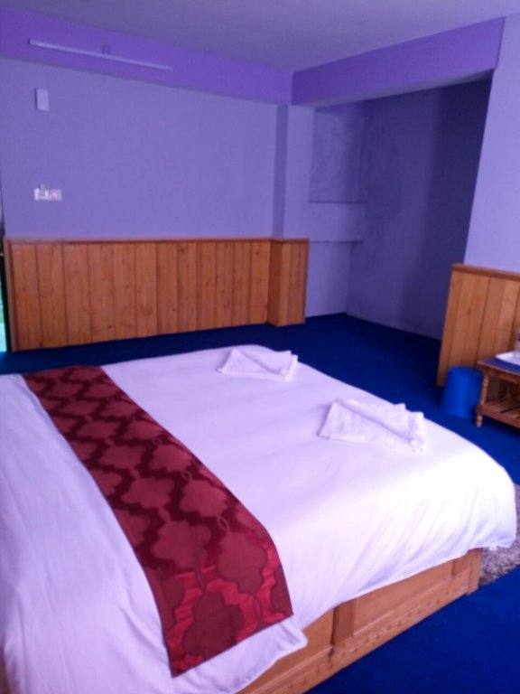 Hill Hotel Lachhung 