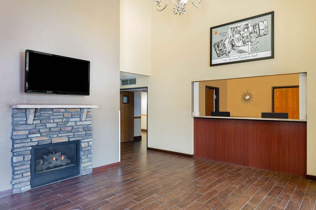 Super 8 by Wyndham La Crosse - photo 5