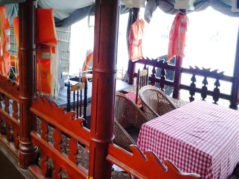 Alleppey Crystal Holidays Houseboat 
