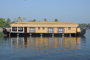 Cosy Houseboats Lake View
