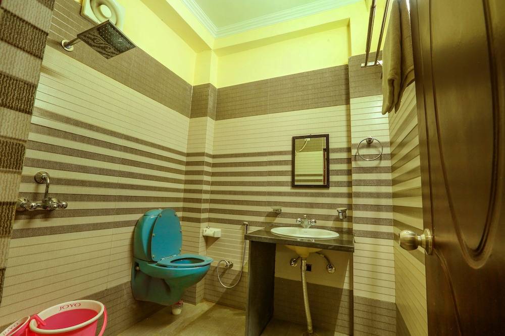 Raj Resort Bathroom