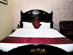 Oyo 18495 Hotel Blues Shivalik 