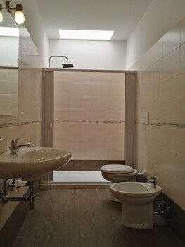 Apulia Tourist Mancaversa Bathroom