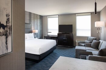 Residence Inn Boston Downtown South End Guestroom