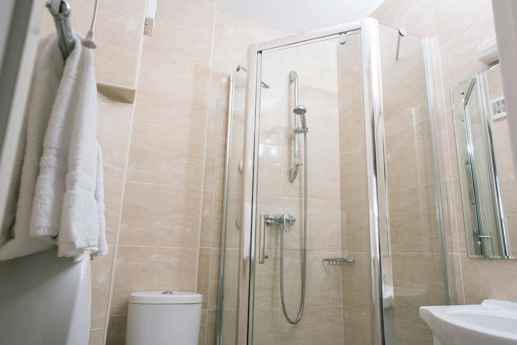 Haddon Hall Hotel (هادون هال هتل) 
