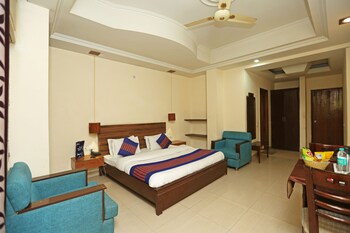 Oyo 8876 Hotel Sarthi Guestroom