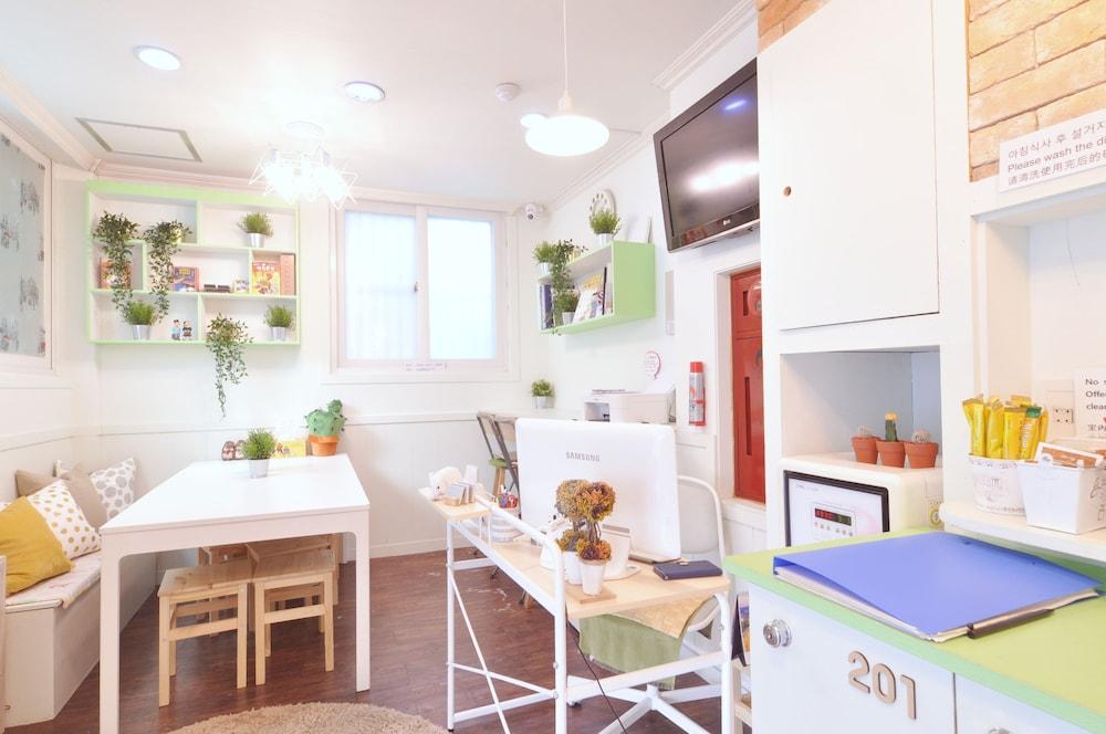 Dalkom Guest House 